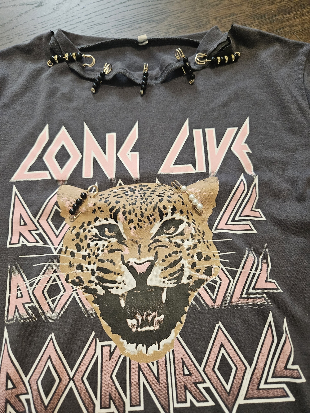 Source Unknown Charcoal Graphic Tee with Pink and Tan Leopard